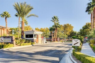 520 Proud Eagle Ln, Unit 32 in Las Vegas, NV - Building Photo - Building Photo
