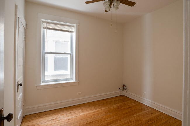 3541 N Whipple St, Unit 1 in Chicago, IL - Foto de edificio - Building Photo