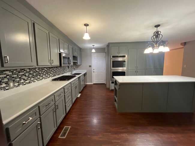 2451 S Holland Ave in Springfield, MO - Building Photo - Building Photo