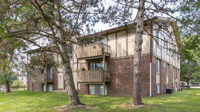 Nottingham Place Apartments in Kalamazoo, MI - Building Photo - Building Photo