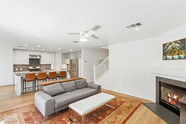 11208 Midbury Ct in Austin, TX - Foto de edificio - Building Photo