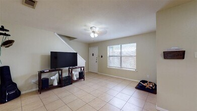 1809 Treehouse Trail, Unit D in College Station, TX - Foto de edificio - Building Photo