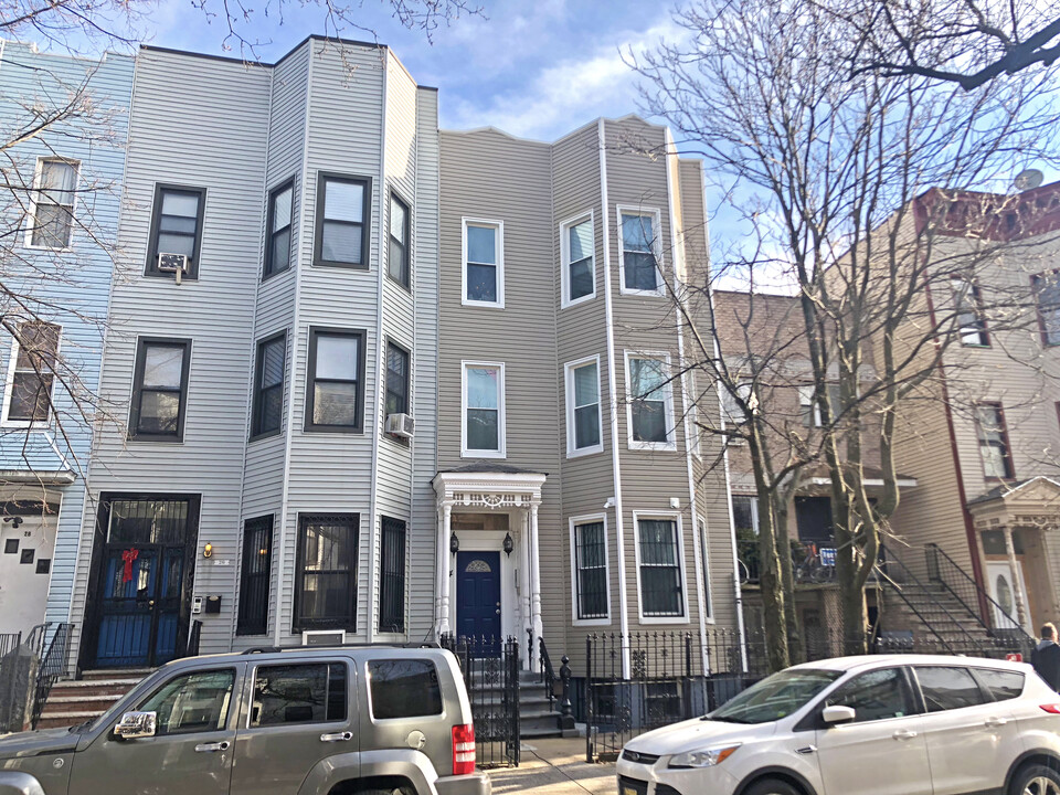 24 Cornelia St in Brooklyn, NY - Building Photo