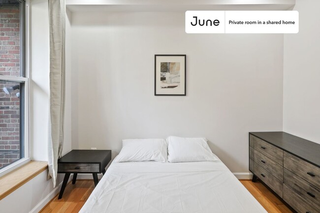 Private bedroom in 3 bed/2.5 bath Home in Washington, DC - Building Photo - Building Photo