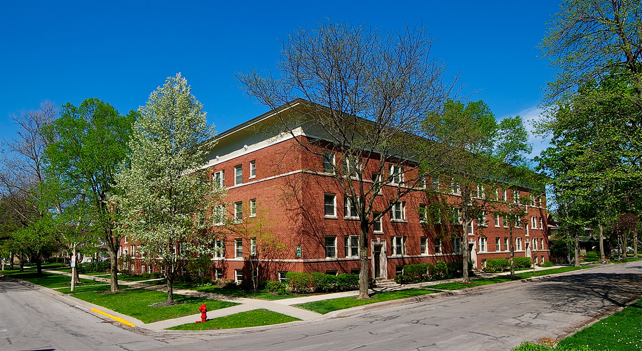 218-228 Pleasant St. and 134-140 S. Harvey Ave in Oak Park, IL - Building Photo