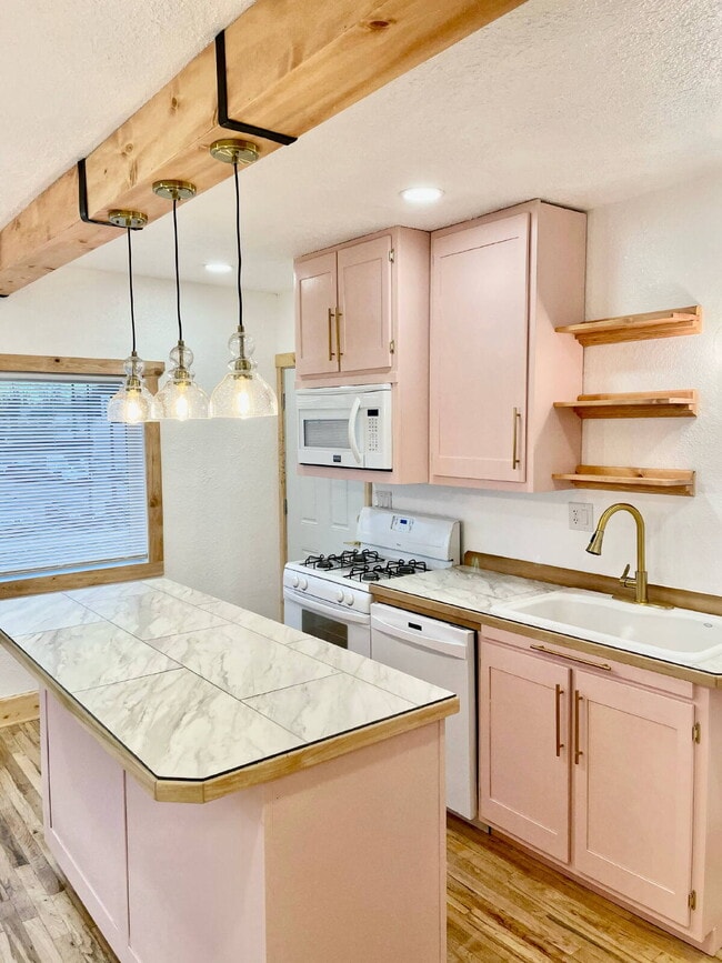 111 16th Ave S