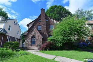 328 Demott Ave in Teaneck, NJ - Building Photo