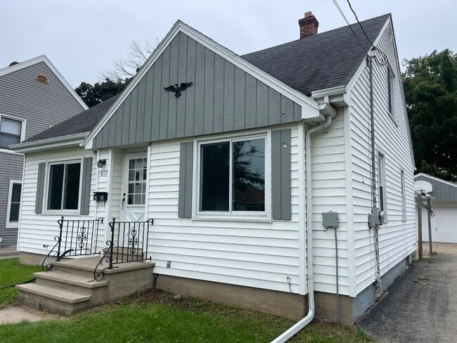property at 813 Lincoln St