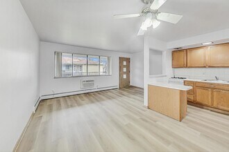 715 Busse Hwy in Park Ridge, IL - Building Photo - Building Photo