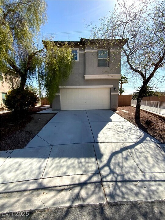 8400 Wildheart Ranch St in Las Vegas, NV - Building Photo