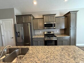 4509 Castle Pines Dr in Springfield, IL - Building Photo - Building Photo