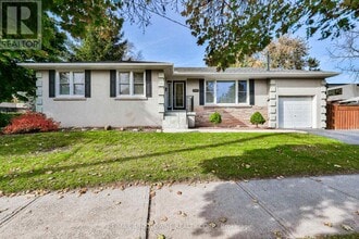 2063 Hixon St in Oakville, ON - Building Photo - Building Photo