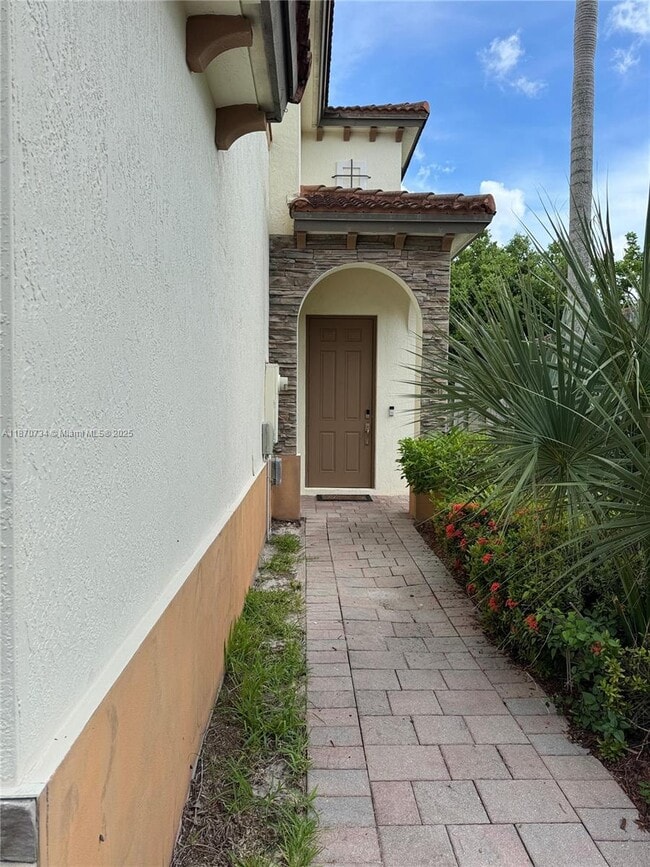 9227 SW 227th Terrace in Cutler Bay, FL - Building Photo - Building Photo