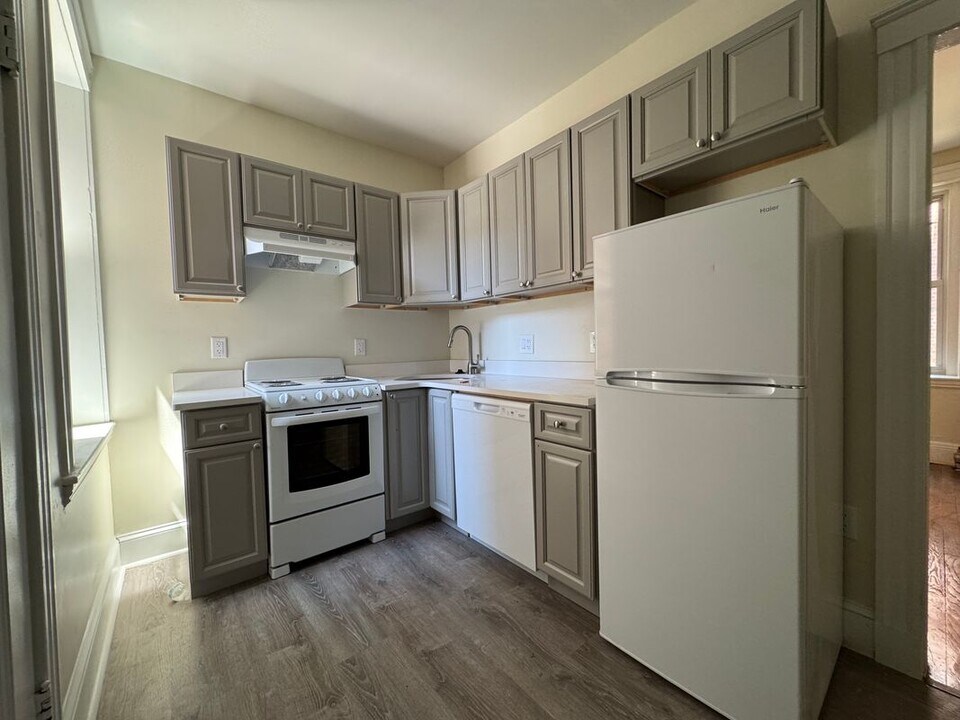 9 James St in Brookline, MA - Building Photo