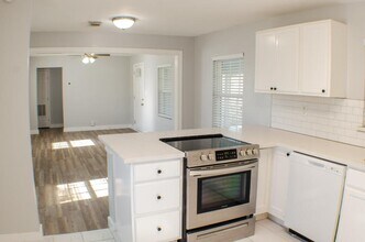 105 E Waring St in Dayton, TX - Building Photo - Building Photo