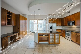 6745 N 93RD Ave in Glendale, AZ - Foto de edificio - Building Photo