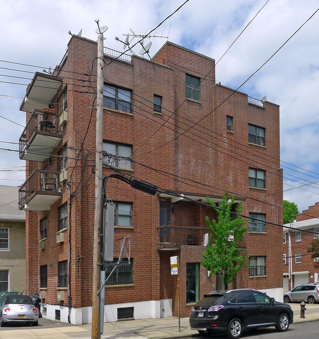 112-15 76th Rd in Flushing, NY - Building Photo - Building Photo