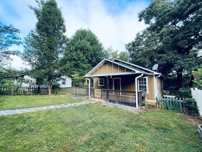 17 Maple Ln in Asheville, NC - Building Photo - Building Photo
