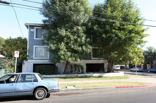 20951 Wyandotte St in Canoga Park, CA - Building Photo - Building Photo