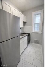 112 Lincoln St, Unit 408 in East Orange, NJ - Building Photo - Building Photo