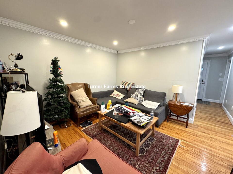 83 E Brookline St, Unit G in Boston, MA - Building Photo