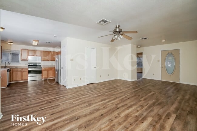 113 Ocotillo in Jourdanton, TX - Building Photo - Building Photo