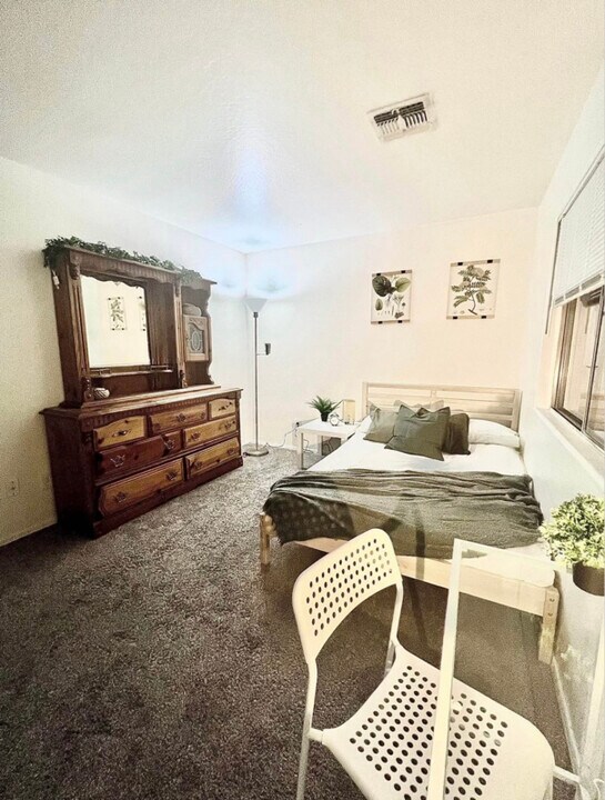 10950 W Manzanita Dr in Peoria, AZ - Building Photo