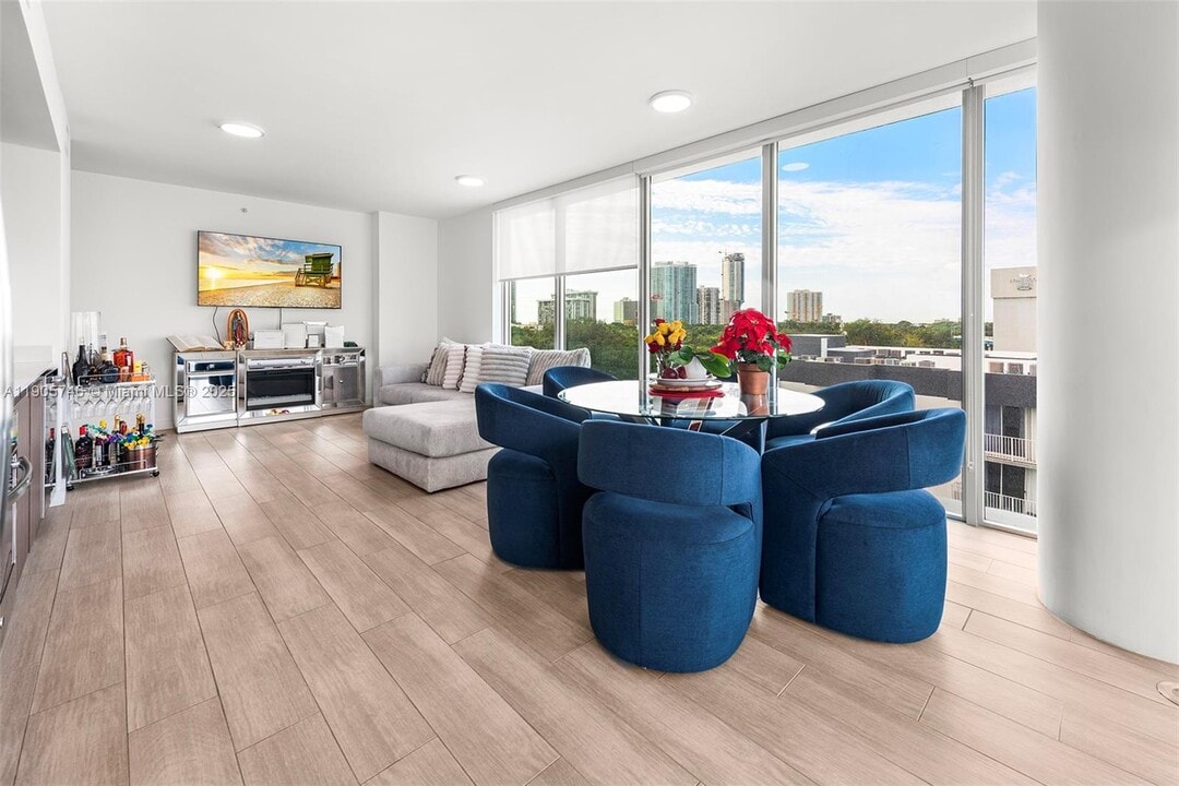 1600 SW 1st Ave in Miami, FL - Foto de edificio