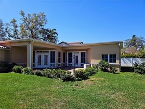 124 Giralda Blvd NE in St. Petersburg, FL - Building Photo - Building Photo