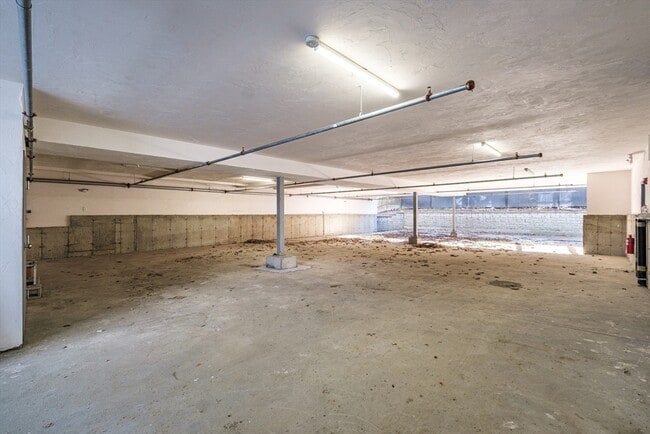 125 Addison St, Unit #1 in Boston, MA - Foto de edificio - Building Photo