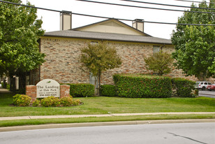 The Landing at Oak Park Apartments