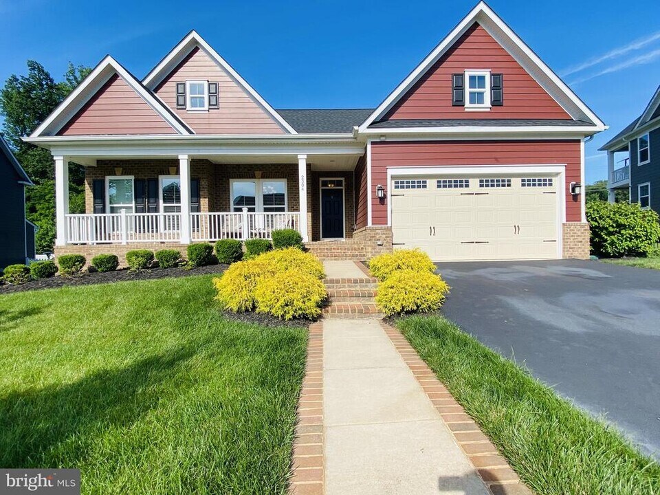 2304 Sweet Pepperbrush Lp in Dumfries, VA - Building Photo