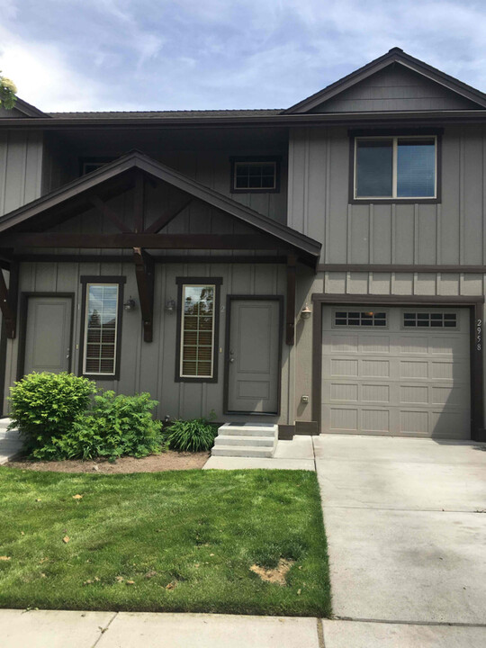 2958 NE Canoe Ct in Bend, OR - Building Photo