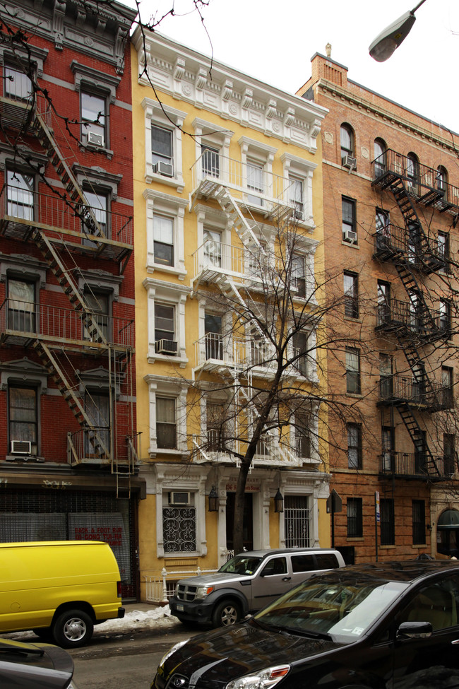 236 E 6th St in New York, NY - Foto de edificio - Building Photo