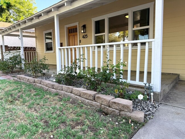 property at 425 N Lincoln St