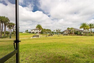 30333 Southwell Ln in Zephyrhills, FL - Building Photo - Building Photo