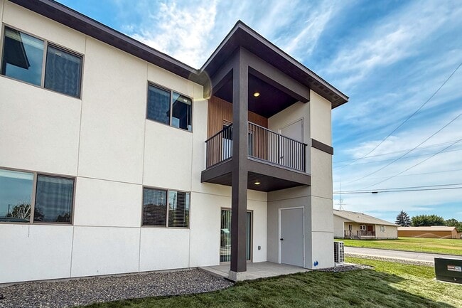 Grandridge Meadows Lofts in Grandview, WA - Foto de edificio - Building Photo