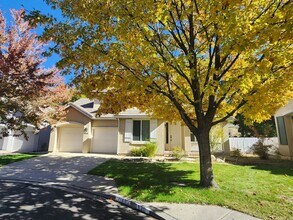 1160 Crystal Springs Ct in Reno, NV - Building Photo - Building Photo