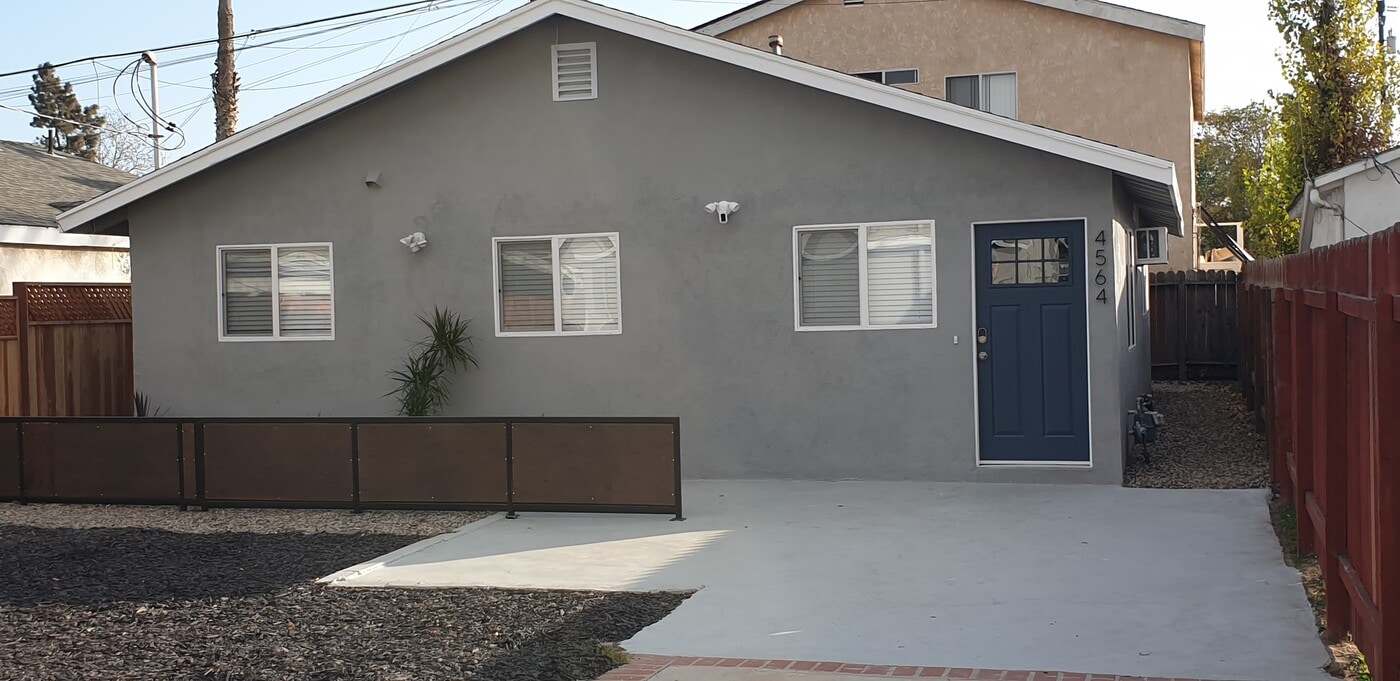 4564 W 161st St in Lawndale, CA - Foto de edificio