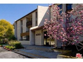 4080 Via Marisol, Unit 340 in Los Angeles, CA - Foto de edificio - Building Photo