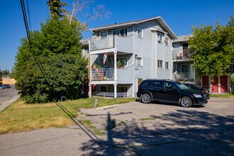 4307 75 St NW in Calgary, AB - Building Photo - Building Photo
