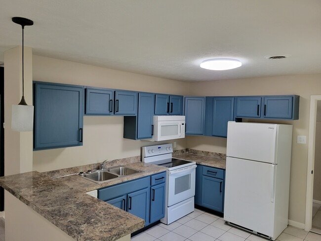 1919 Bancroft Dr in Hampton, VA - Building Photo - Building Photo