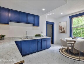 812 Fairbanks Ave in Cincinnati, OH - Foto de edificio - Building Photo