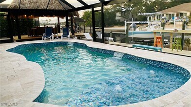 211 6th St in Bonita Springs, FL - Foto de edificio - Building Photo