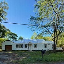 617 8th Ave in Midfield, AL - Building Photo