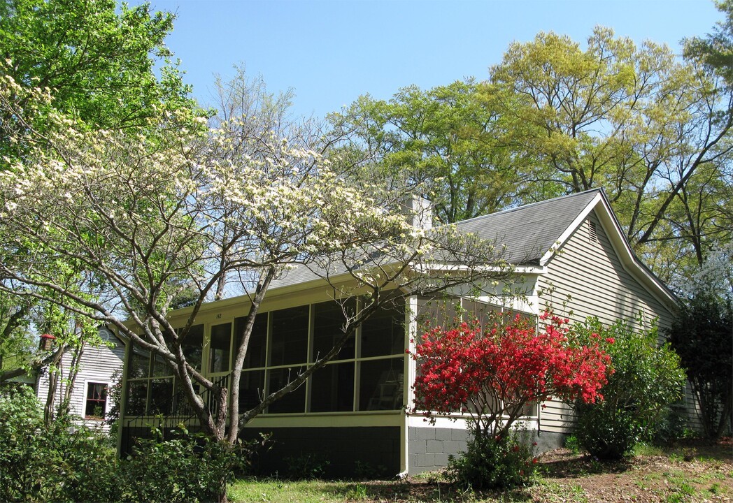 142 Hiawassee Ave in Athens, GA - Building Photo