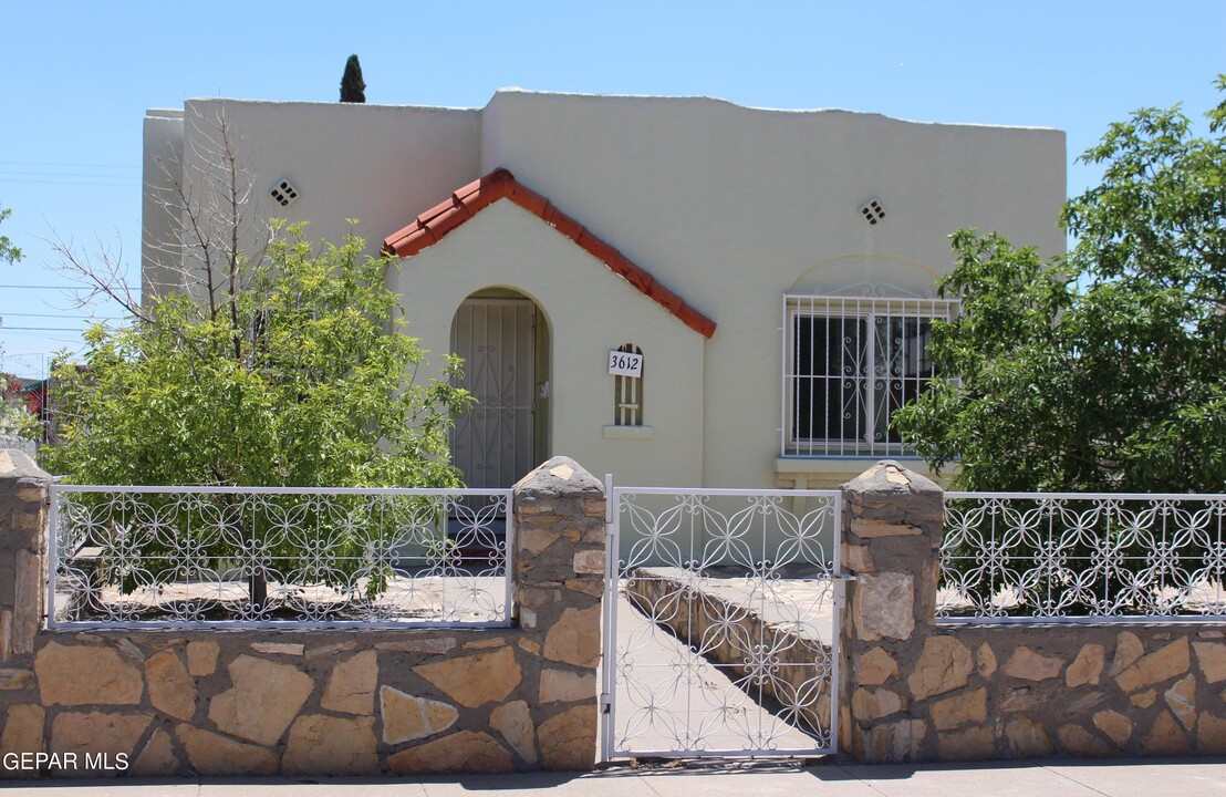 3612 La Luz Ave in El Paso, TX - Foto de edificio