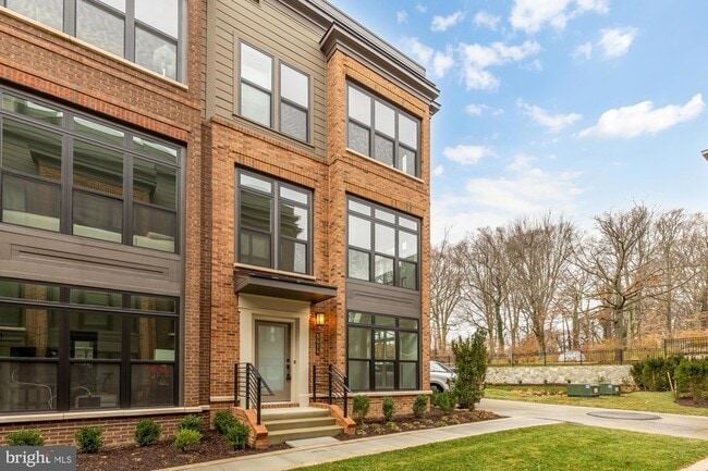 5414 Goshawk Aly in Bethesda, MD - Foto de edificio - Building Photo