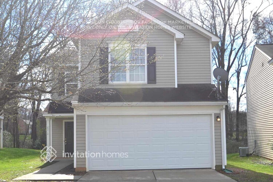 8410 Wallace Glen Dr in Charlotte, NC - Building Photo