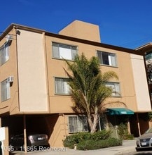 11865 Rochester Ave in Los Angeles, CA - Foto de edificio - Building Photo